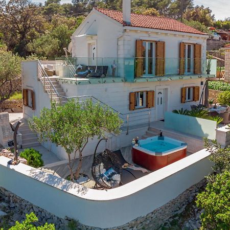 Uniquely Designed Villa Ivana With Outdoor Jacuzzi Nearby The Pebble Banje Beach At The Island Of Solta Rogač Exterior foto