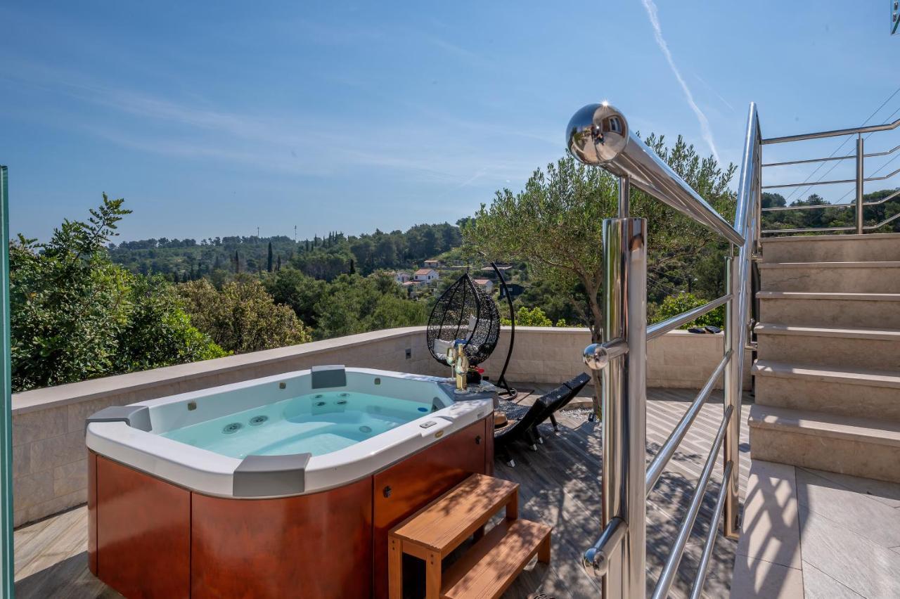 Uniquely Designed Villa Ivana With Outdoor Jacuzzi Nearby The Pebble Banje Beach At The Island Of Solta Rogač Exterior foto