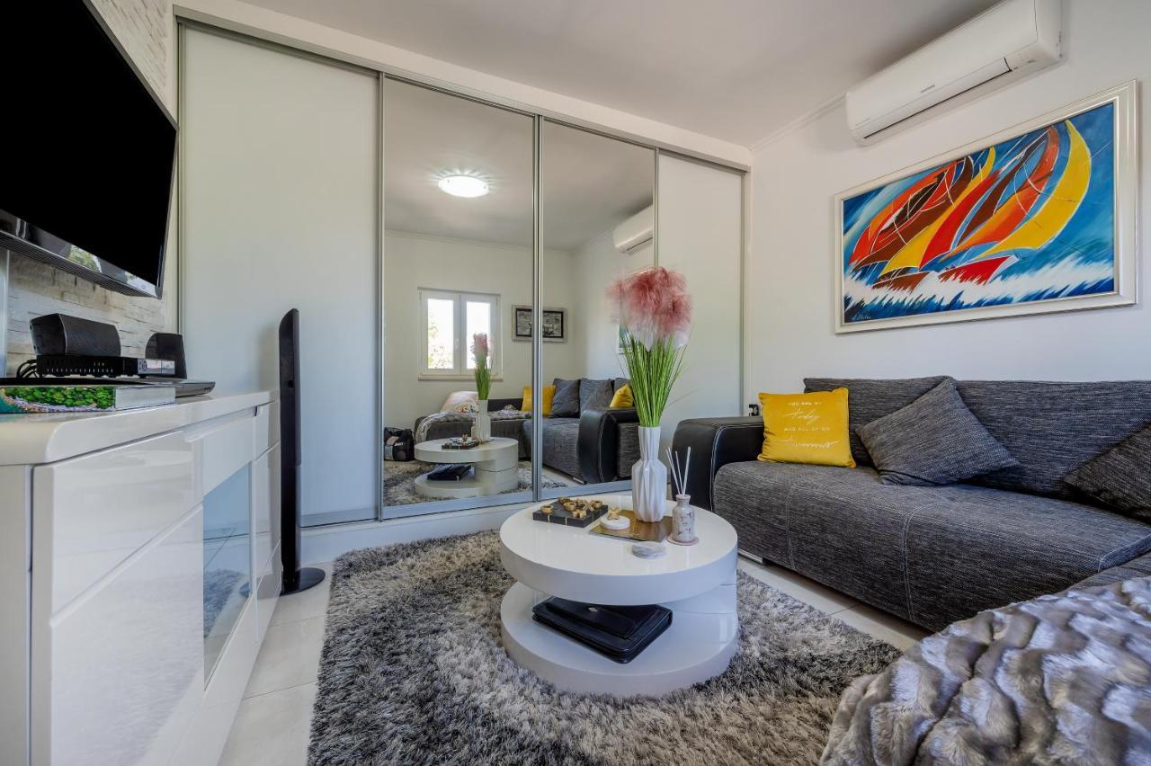 Uniquely Designed Villa Ivana With Outdoor Jacuzzi Nearby The Pebble Banje Beach At The Island Of Solta Rogač Exterior foto