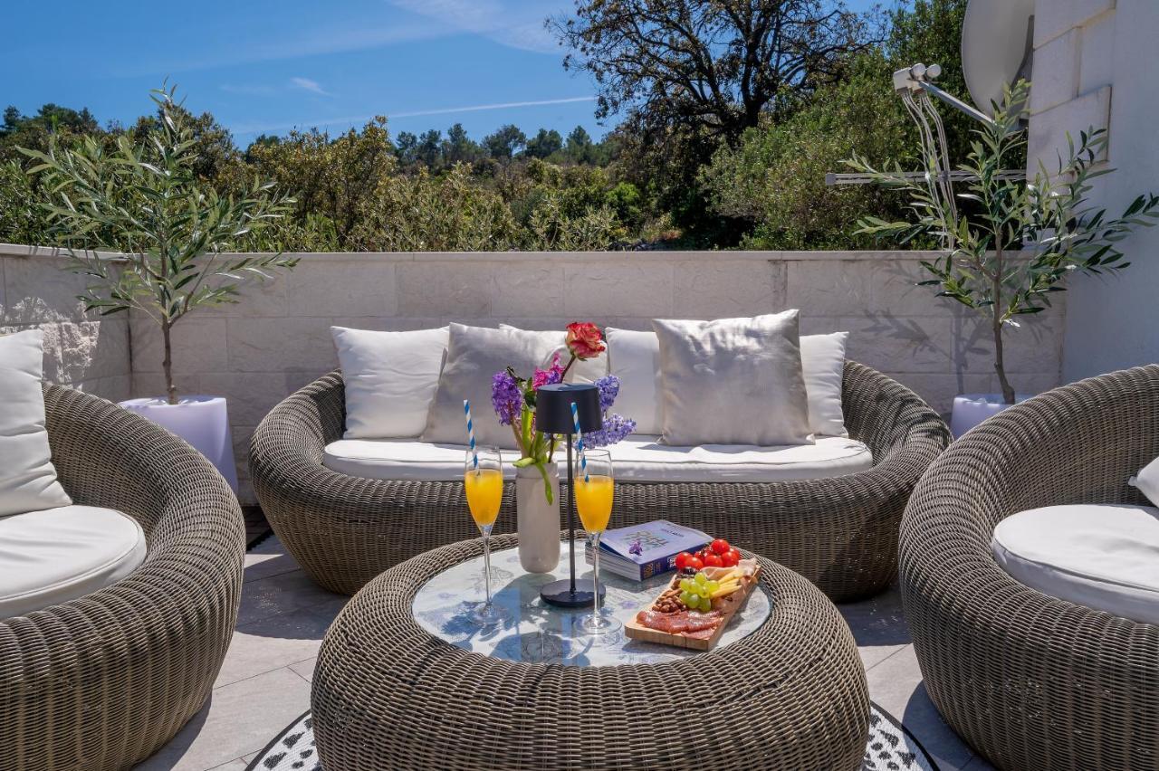 Uniquely Designed Villa Ivana With Outdoor Jacuzzi Nearby The Pebble Banje Beach At The Island Of Solta Rogač Exterior foto