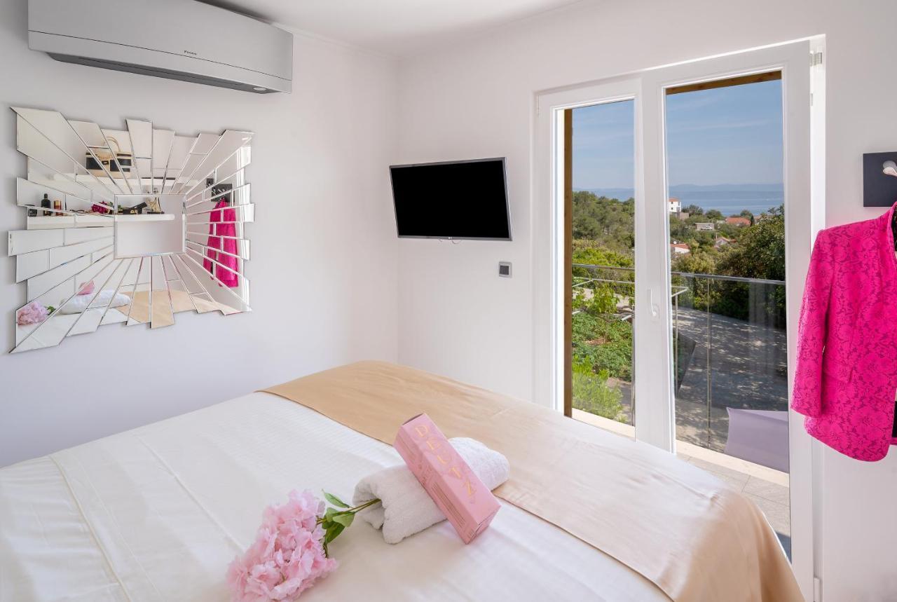 Uniquely Designed Villa Ivana With Outdoor Jacuzzi Nearby The Pebble Banje Beach At The Island Of Solta Rogač Exterior foto