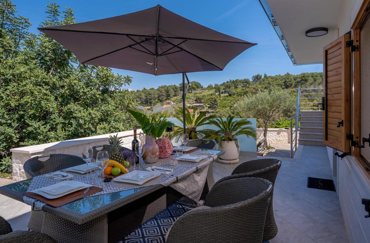Uniquely Designed Villa Ivana With Outdoor Jacuzzi Nearby The Pebble Banje Beach At The Island Of Solta Rogač Exterior foto