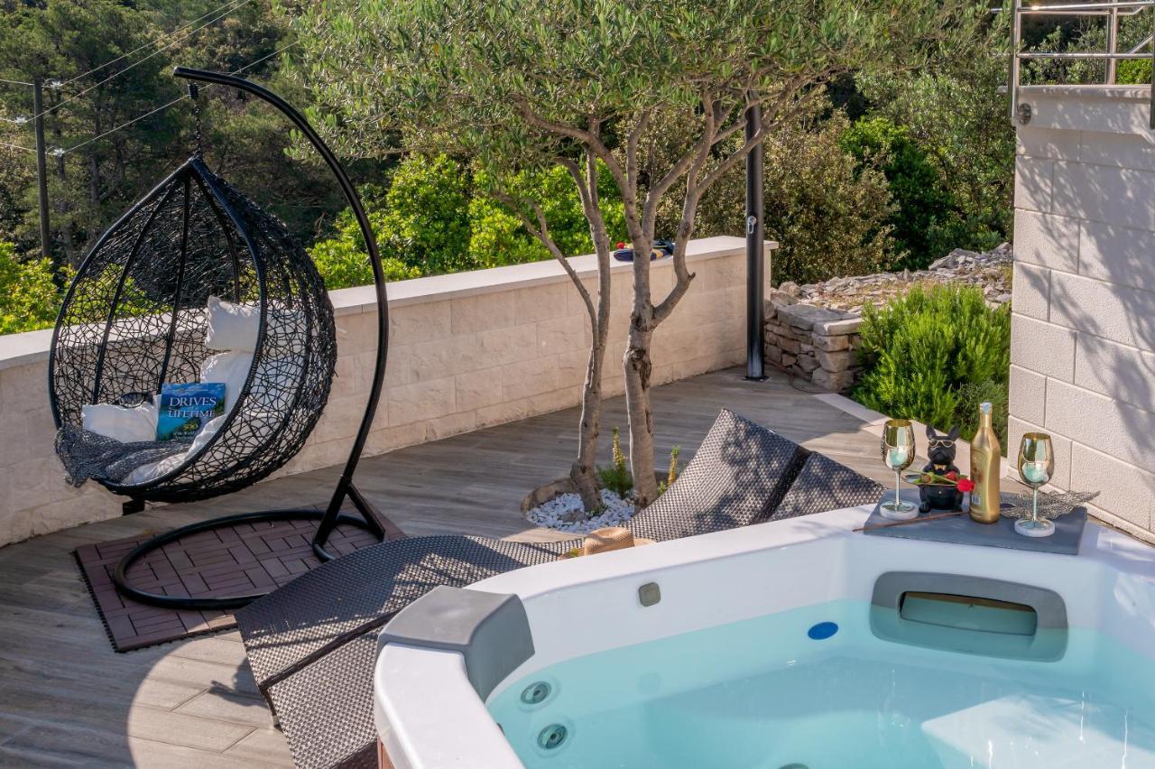 Uniquely Designed Villa Ivana With Outdoor Jacuzzi Nearby The Pebble Banje Beach At The Island Of Solta Rogač Exterior foto